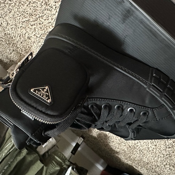 Prada sneaker w/ Pouch - Picture 6 of 8